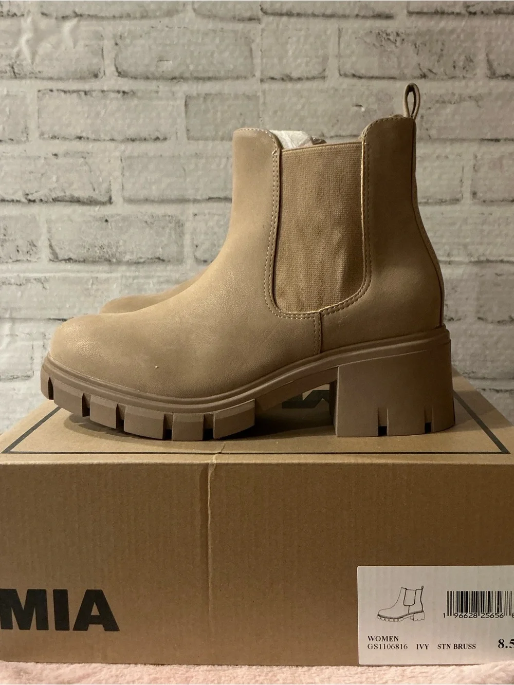 MIA Ivy Lug Sole Women’s Size 8.5 Chelsea Boot